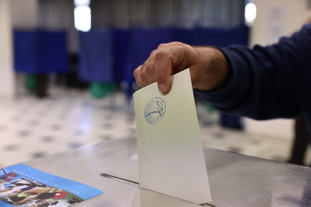 Ο νέος πολιτικός χάρτης μετά τα κόμματα Καρυστιανού και Τσίπρα – Τι ανησυχεί τη ΝΔ