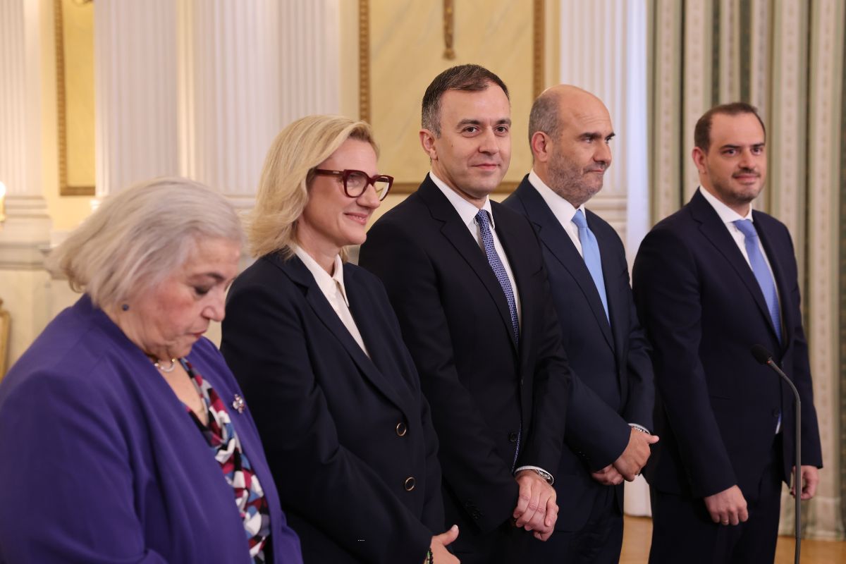Ορκίστηκαν τα νέα μέλη της κυβέρνησης – Φωτογραφίες
