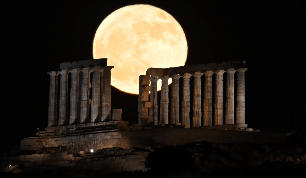 Σήμερα το «Φεγγάρι της Φράουλας» – Η πρώτη πανσέληνος του καλοκαιριού
