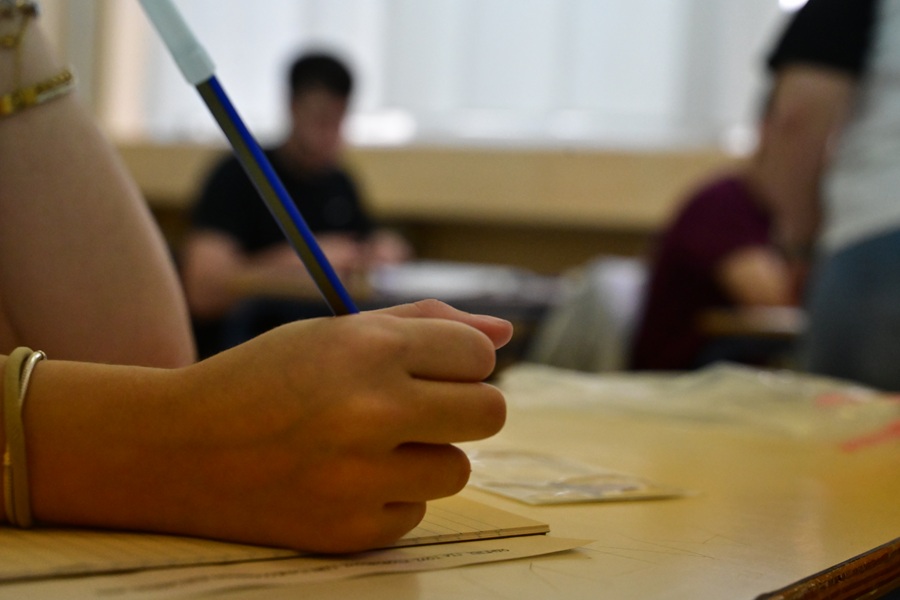 Τι ώρα θα ανακοινωθούν οι βαθμοί των πανελλήνιων 2026