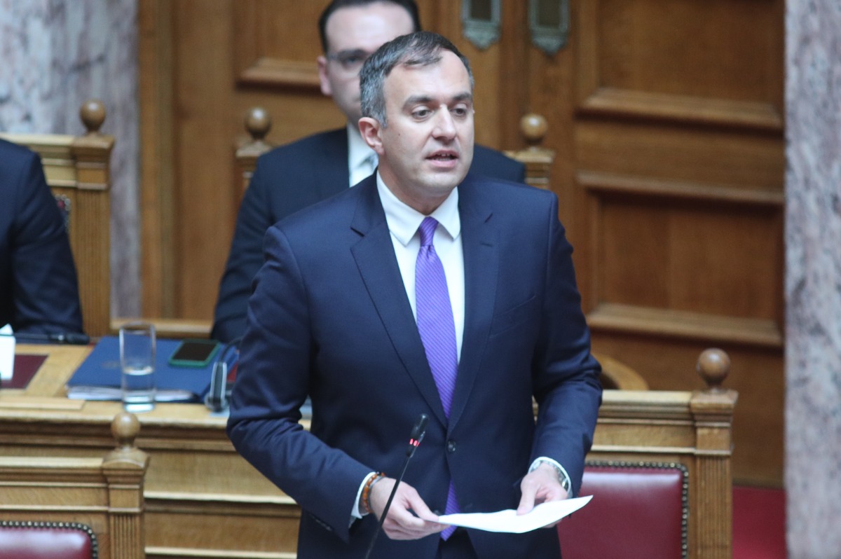 Ποιος είναι ο Τάσος Χατζηβασιλείου που επιστρέφει στο υπουργείο Εξωτερικών – Το βιογραφικό του