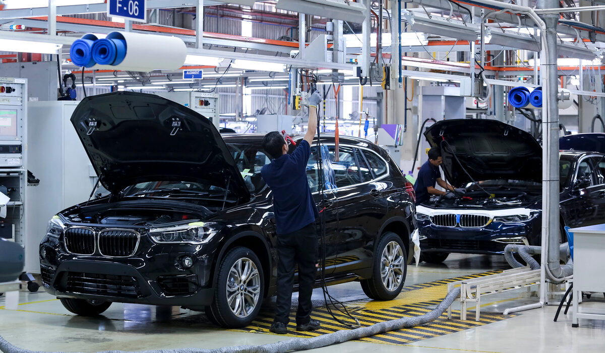 Υπό πίεση η BMW από τον κινεζικό ανταγωνισμό – «Ψαλίδι» 8.000 θέσεων εργασίας στη Γερμανία