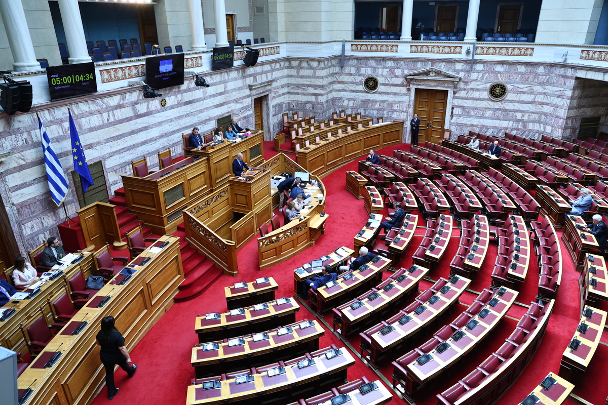 ΠΑΣΟΚ: «Παρών» σε 15 άρθρα – «Όχι» σε 25 προτάσεις της ΝΔ για τη Συνταγματική Αναθεώρηση