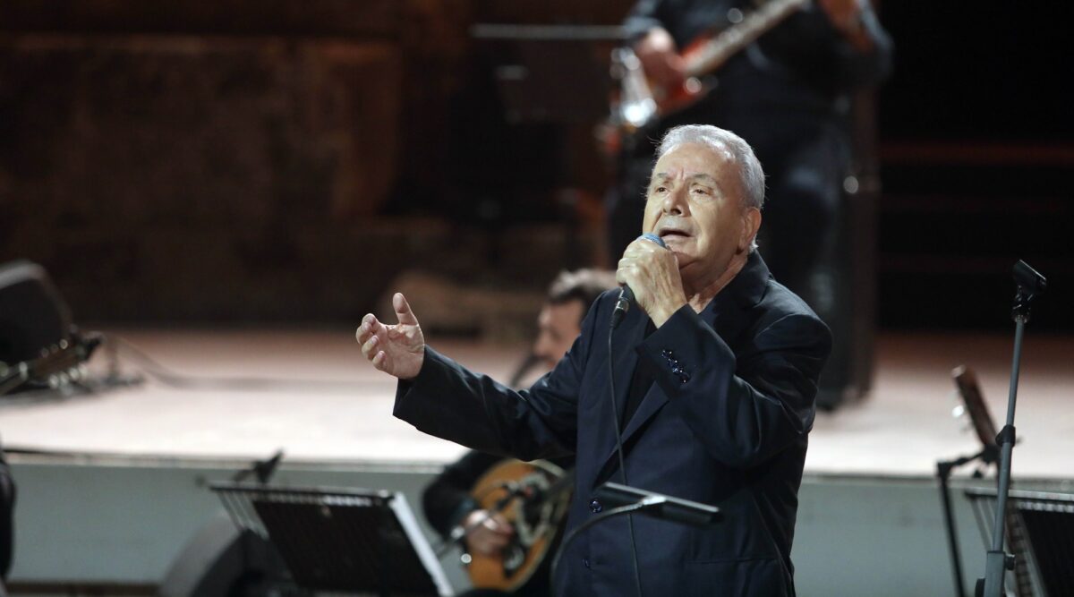 Μανώλης Μητσιάς