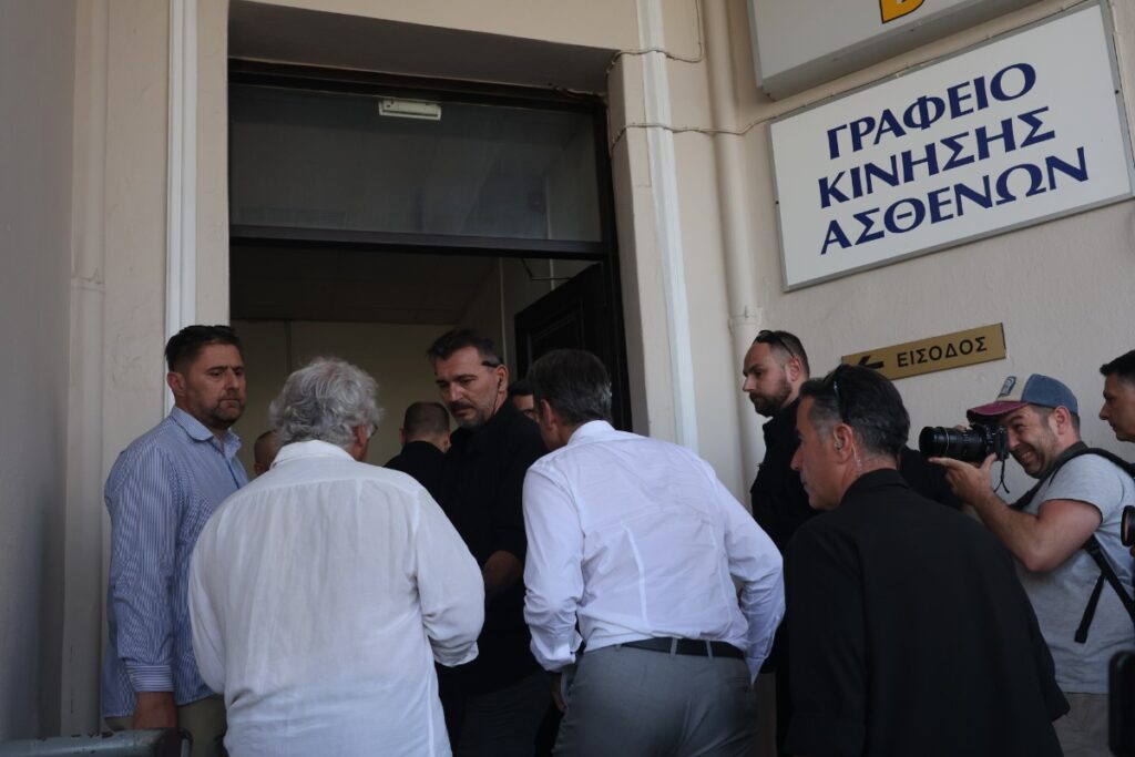 Ο Κυριάκος Μητσοτάκης στη Θεσσαλονίκη για να επισκεφθεί τους τραυματίες της εμπρηστικής επίθεσης