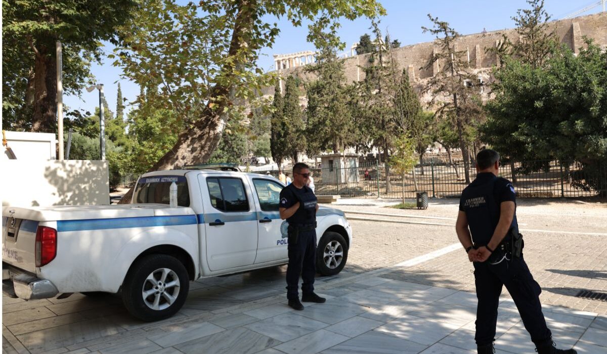 Ακρόπολη: Είχε συλληφθεί άλλες δύο φορές ο 60χρονος που μαχαίρωσε τους τουρίστες