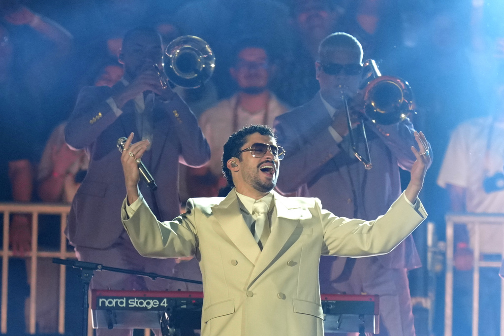 Το χαλάζι… νίκησε τον Bad Bunny: Σκηνές χάους στο Μιλάνο – Οι θεατές έτρεχαν να σωθούν (Βίντεο)