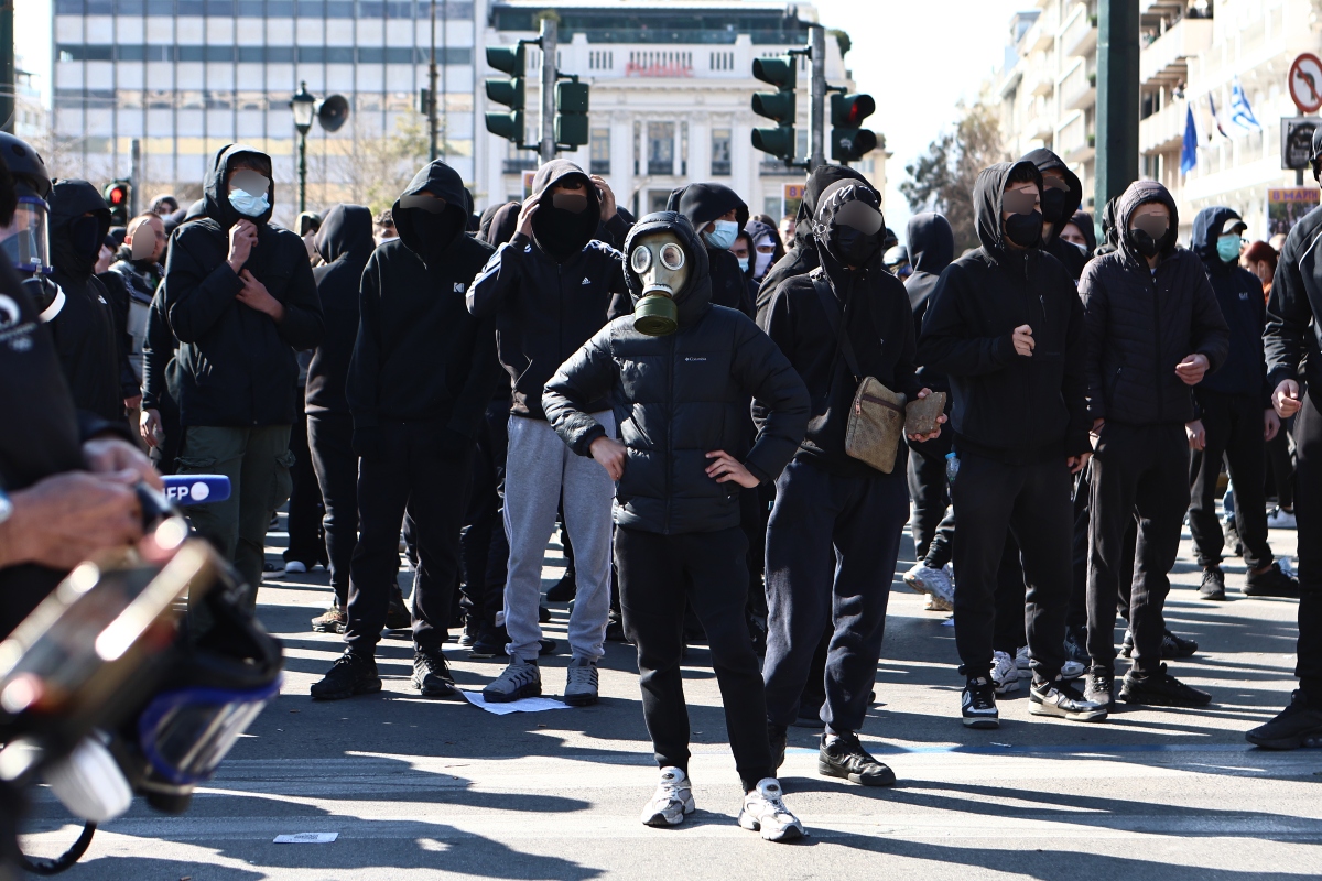 Ένας στους τρεις δικαιολογεί προπηλακισμούς πολιτικών, τραπεζιτών και δημοσιογράφων