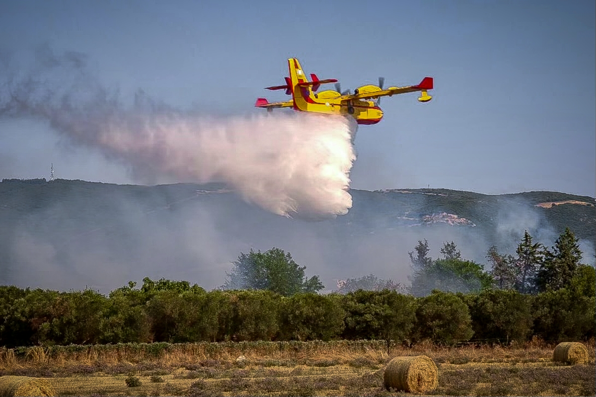 LIVΕ: Δύο νεκροί πυροσβέστες από τη φωτιά στο Ρέθυμνο – Εκτός ελέγχου και τα μέτωπα σε Μεσαρά και Λέσβο