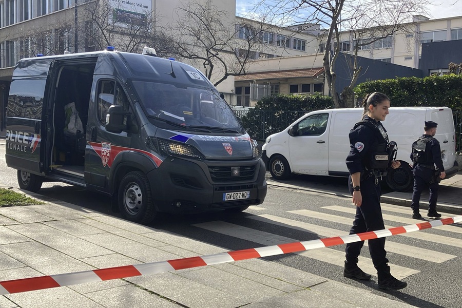 Θρίλερ στη Γαλλία: Βρέθηκαν νεκρά πέντε βρέφη σε χαρτόκουτα στο σπίτι γυναίκας που μόλις είχε γεννήσει