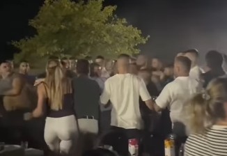 Viral το ξύλο «μετά μουσικής» σε πανηγύρι με τη Γωγώ Τσαμπά – «Πω πω πω… θα τρελαθώ!» (Βίντεο)