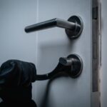 Πώς οι διαρρήκτες μαρκάρουν τα σπίτια με σιλικόνη το καλοκαίρι