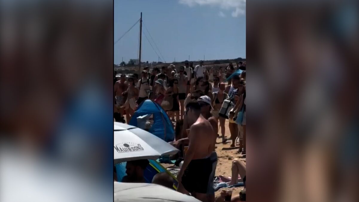 Ο υπερτουρισμός «πνίγει» τα Κουφονήσια: Το viral βίντεο από την Ιταλίδα και οι αντιδράσεις