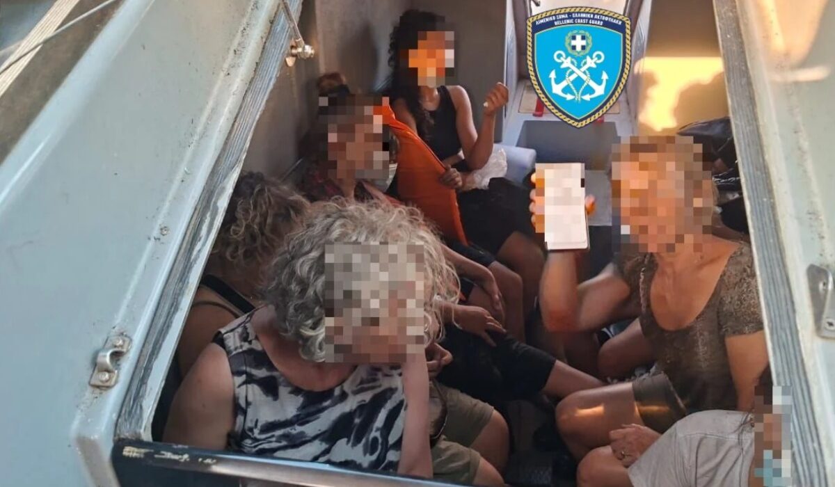 Φωτιά στο Ρέθυμνο: Δραματικές επιχειρήσεις απεγκλωβισμού από το Λιμενικό (Βίντεο)
