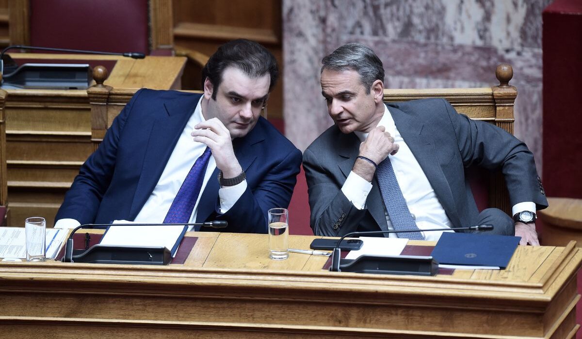 Αλλαγές στα τεκμήρια φορολόγησης, μείωση της προκαταβολής φόρου στο «τραπέζι» για τη ΔΕΘ