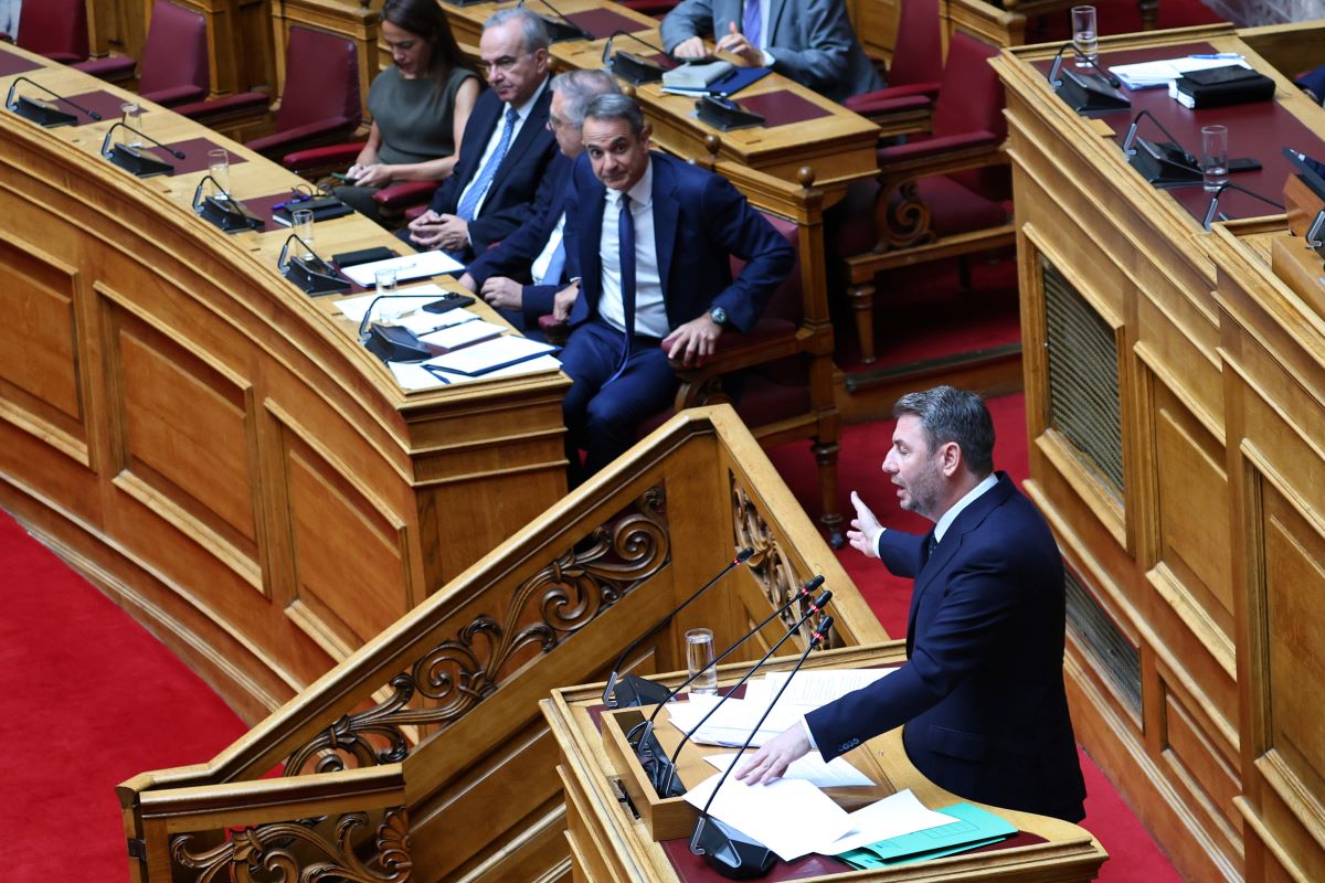 Κυριάκος Μητσοτάκης και Νίκος Ανδρουλάκης στη Βουλή