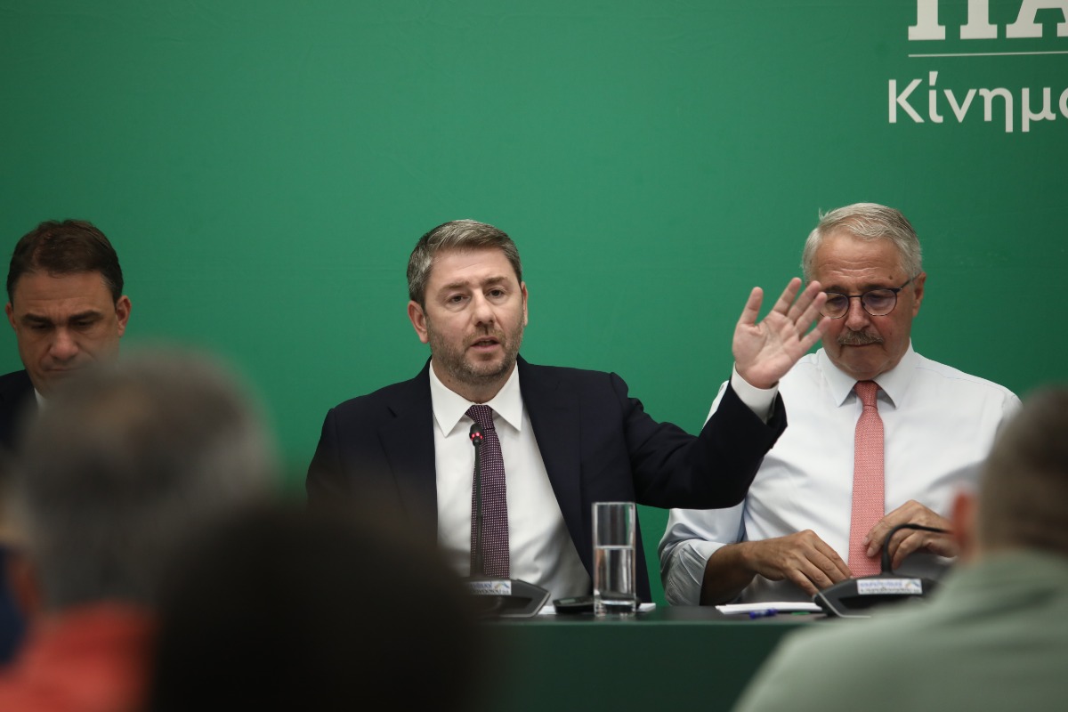 ΠΑΣΟΚ: Ακριβότερο το ρεύμα από τον μέσο όρο της ΕΕ – Χειρότερες οι επιδόσεις στην πράσινη ενέργεια από το 2014