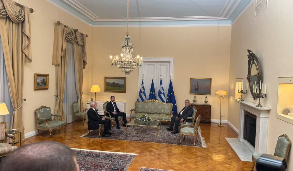 Κουτσούμπας σε Ανδρουλάκη στο προεδρικό: «Ο πρόεδρος προτιμάει το πράσινο»