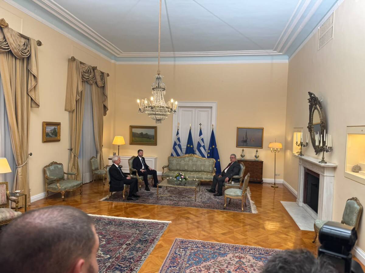 Κουτσούμπας σε Ανδρουλάκη στο προεδρικό: «Ο πρόεδρος προτιμάει το πράσινο»